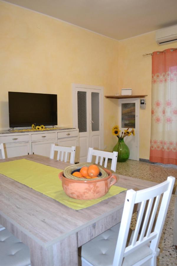 Casa Vacanze Raggio Di Sole Monopoli Villa Bagian luar foto